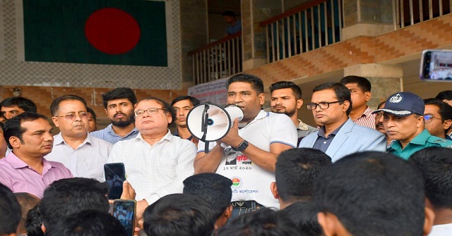 অশান্ত বরিশাল বিশ্ববিদ্যালয়কে শান্ত করলেন মেয়র সাদিক আব্দুল্লাহ