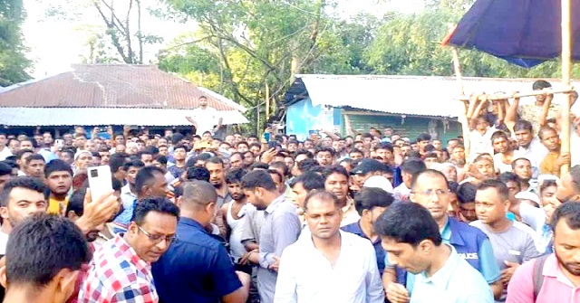 ব্রীজ ভেঙ্গে বিয়ের ৯ যাত্রী নিহত, ঠিকাদারের শাস্তির দাবীতে বিক্ষোভ 
