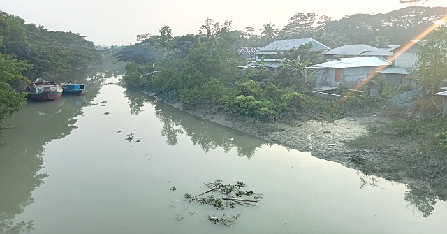 উত্তাল বাঁশবুনিয়া নদী এখন মৃতপ্রায়