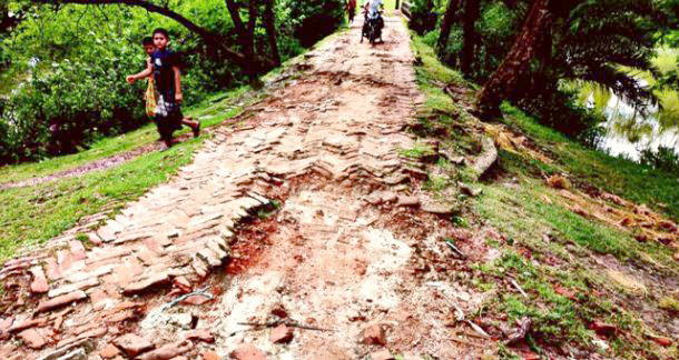 রাঙ্গাবালীর চরমোন্তাজে দেড় যুগেও সংস্কার হয়নি সড়ক