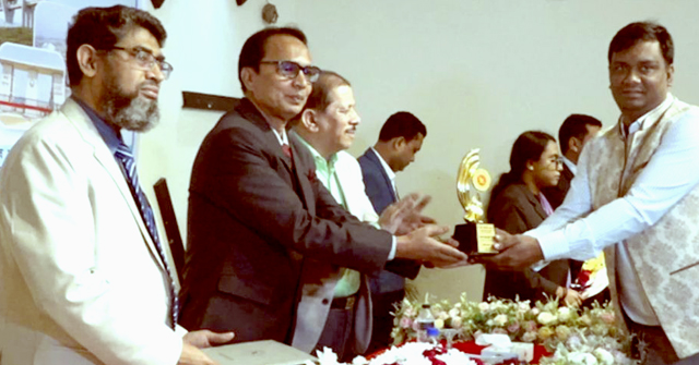 বরিশাল বিভাগের ৪৯ সেরা করদাতাকে সম্মাননা