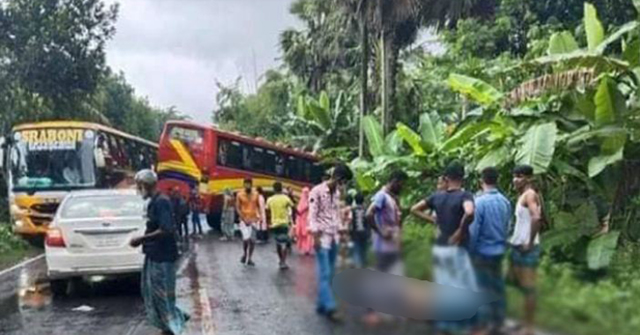 গৌরনদীতে বাসচাপায় প্রাণ গেল মোটরসাইকেল আরোহীর
