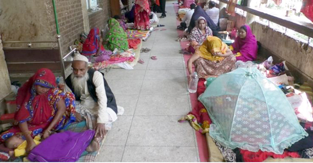 ভোলায় নিউমোনিয়ার প্রকোপ, বেড সংকটে বারান্দায় চিকিৎসা