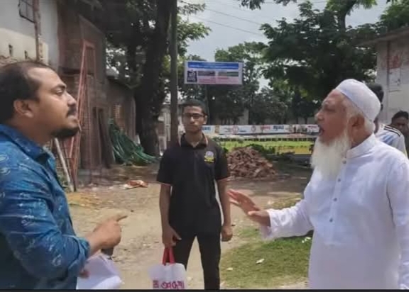  ৯ মাস পর এসে জনরোষ থেকে বাঁচতে দ্রুত স্কুল ত্যাগ করলেন প্রধান শিক্ষক হেলাল