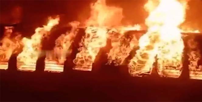 ভারতে চলন্ত ট্রেনে ভয়াবহ আগুন লেগে ১০ জন নিহত