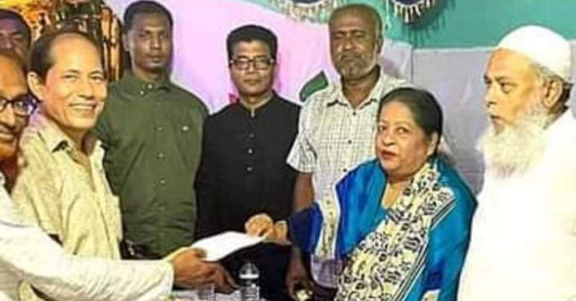 রাজাপুরে দুর্গাপূজায় অনুদান প্রদান 