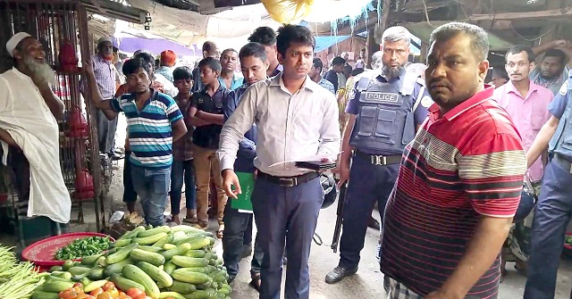 ঝালকাঠিতে ১৩ প্রতিষ্ঠানকে ৩৬ হাজার টাকা জরিমানা