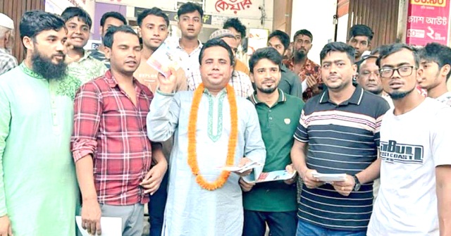 ভোলায় গণ অধিকার পরিষদের লিফলেট বিতরণ