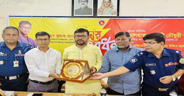 লালমোহনের ইউএনওকে বিদায় সংবর্ধনা