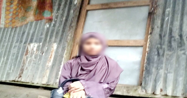 ছাত্রদল নেতার বাড়িতে  বিয়ের দাবীতে তরুনীর অনশন