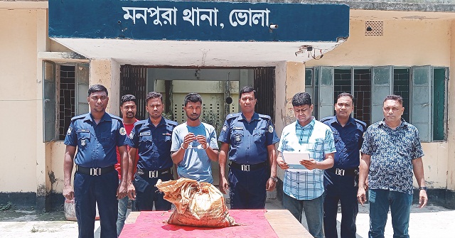 মনপুরায় ১৫ কেজি হরিণের মাংসসহ শিকারী আটক