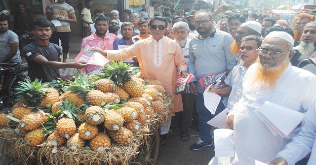 বরিশালে বিএনপির গণসমাবেশ সফল করার লক্ষে শ্রমিকদলের লিফলেট বিতরণ