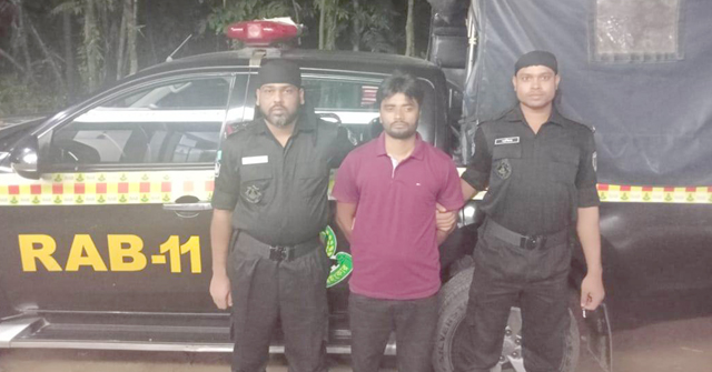 নোয়াখালীতে আগ্নেয়াস্ত্রসহ সন্ত্রাসী গ্রেফতার