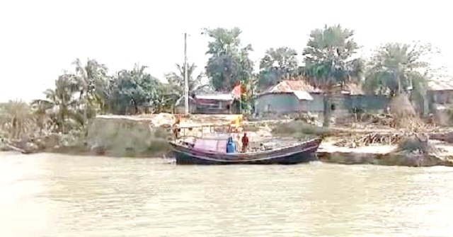 ঝুঁকিতে রয়েছে উপকুলের ৪০ গ্রামের বাসিন্দা 