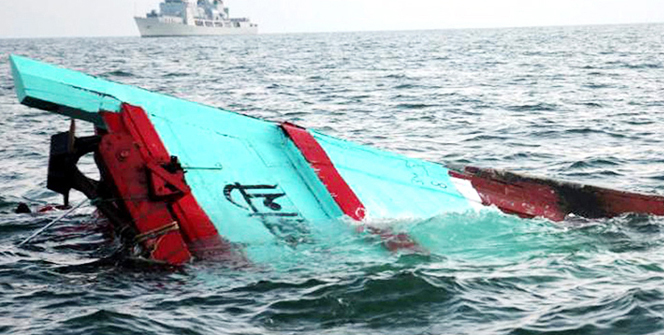 ভোলায় সাগর মোহনায় ১০ ট্রলারডুবি, নিখোঁজ ১৩ জেলে, বন্ধ ফেরি চলাচল