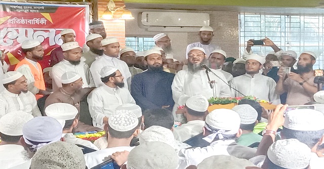 জাতীয় সরকারের অধীনে নির্বাচন করতে বাধ্য করবো: মুফতি ফয়জুল করিম
