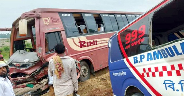 রাজগঞ্জে বাস-অ্যাম্বুলেন্স সংঘর্ষে নিহত ৩