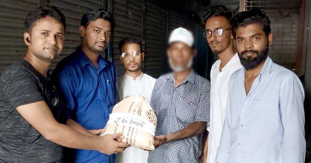 বরিশাল তরুণ সংঘের উদ্যোগে ঈদ উপহার বিতরণ 