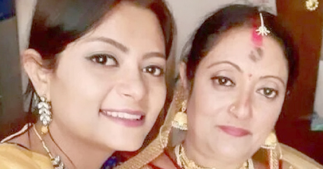 ৫০ বছর বয়সী মাকে বিয়ে দিলেন মেয়ে