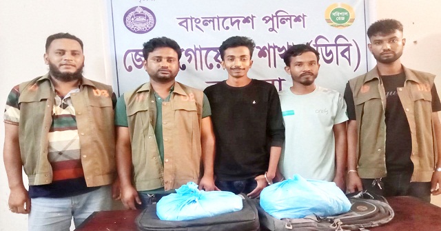 আমতলীতে ৩ কেজি গাঁজাসহ ২ ভাই আটক