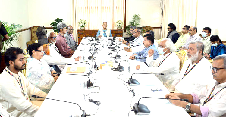  ১৩ রাজনৈতিক দলের নেতাদের সঙ্গে বৈঠকে প্রধান উপদেষ্টা