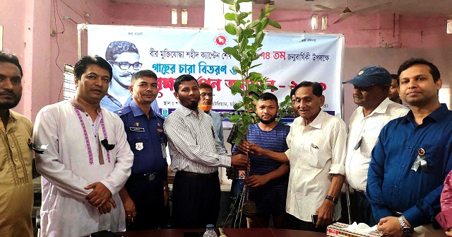 মঠবাড়িয়ায় শেখ কামালের জন্মবার্ষিকী উপলক্ষে বৃক্ষ রোপণ কর্মসূচি
