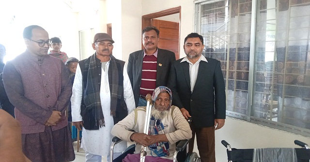 নলছিটিতে হুইল চেয়ার ও কম্বল  বিতরণ