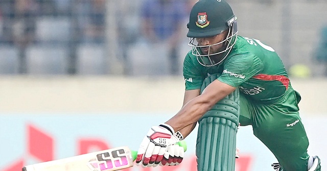 একের পর এক উইকেট হারিয়ে দিশেহারা বাংলাদেশ