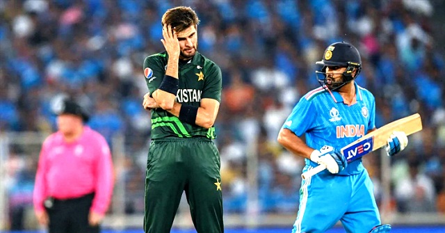 পাকিস্তানকে গুঁড়িয়ে ভারতের টানা তৃতীয় জয়