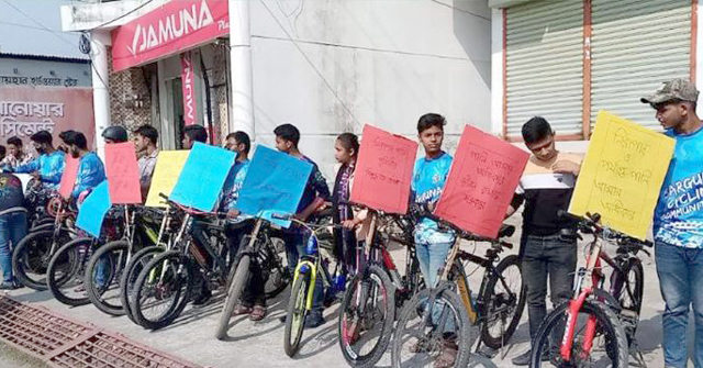 উপকূলে সুপেয় পানির দাবিতে সাইকেল মার্চ