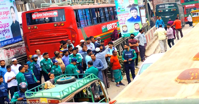 ববি বাস চালককে পেটালো কাউন্সিলরের ভাতিজা