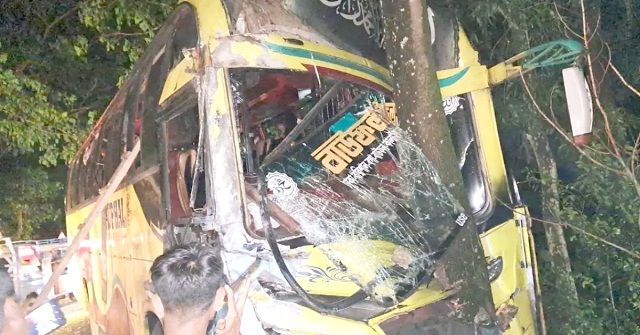 উজিরপুরে দুই বাসের সংঘর্ষ, আহত ১২