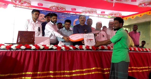 হিজলায় গৃহহীনদের মাঝে ঘরের চাবি হস্তান্তর