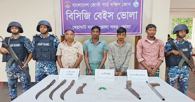 ভোলায় অস্ত্রসহ আ.লীগের ৪ নেতাকর্মী আটক