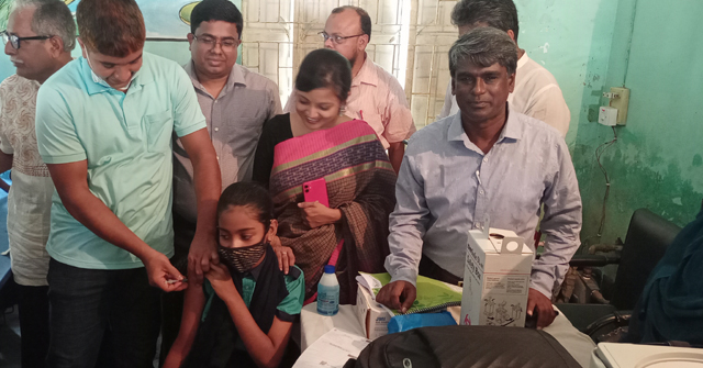 বাবুগঞ্জে ৫-১১ বছর বয়সি শিশুদের করোনা টিকা কার্যক্রমের উদ্বোধন 