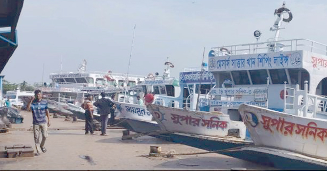 বরিশালে নৌযান শ্রমিকদের কর্মবিরতি, দ্বিতীয় দিনেও অচল নৌপথ