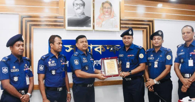 অষ্টমবারের মত জেলার শ্রেষ্ঠ ওসি আফজাল হোসেন