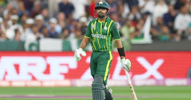 টানা উইকেট হারিয়ে চাপে পাকিস্তান