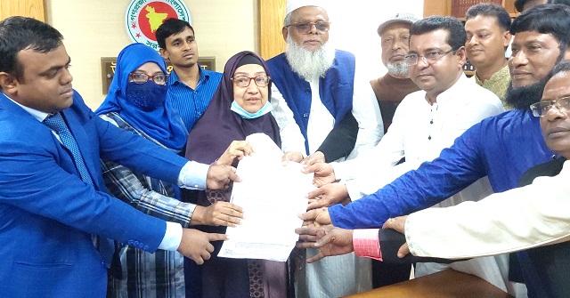 পিরোজপুর-২ আসনে স্বতন্ত্র প্রার্থী মহিউদ্দিন মহারাজের মনোনয়নপত্র দাখিল