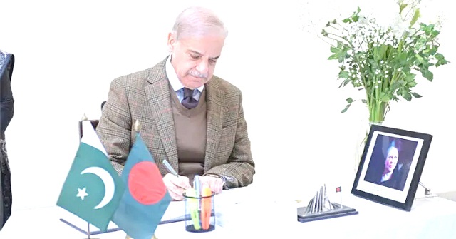 ইসলামাবাদ হাইকমিশনে গিয়ে শোক জানালেন পাকিস্তানের প্রধানমন্ত্রী