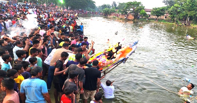 বিসর্জনের মধ্যদিয়ে শেষ হলো শারদীয় দুর্গোৎসব