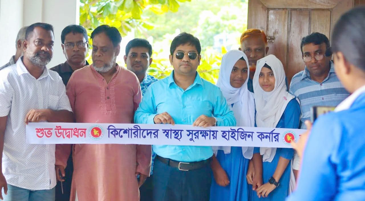 উজিরপুরে শিক্ষাপ্রতিষ্ঠানে হাইজিন কর্ণার উদ্বোধন 