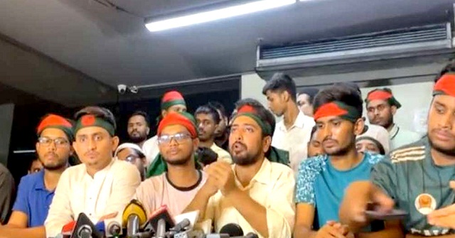  হঠাৎ অসুস্থ কাজী হায়াতকে হাসপাতালে ভর্তি