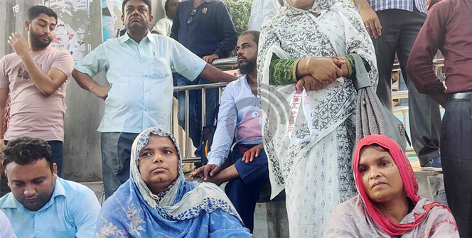 জাতীয়করণের দাবি ‘শোকজ নয়, আরও কঠিন শাস্তি দিলেও ক্লাসে ফিরবো না’