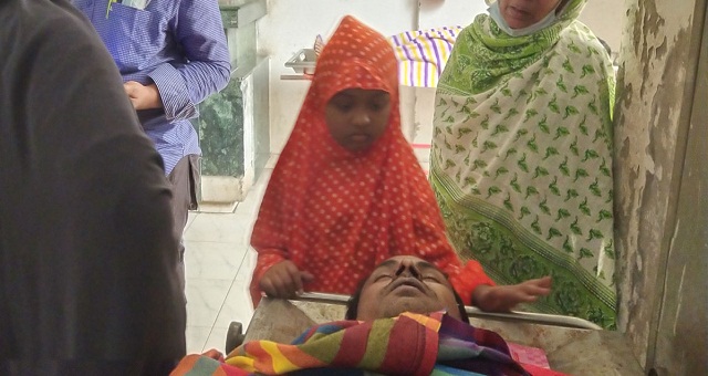 নিহত মকবুলের ময়নাতদন্ত শেষে পরিবারের কাছে হস্তান্তর