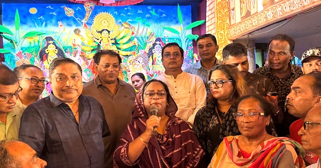 নগরীর বিভিন্ন পূজামণ্ডপ ও মন্দির পরিদর্শন করলেন বিসিসি প্রশাসক 