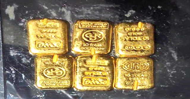 বেনাপোলে ৭০ লাখ টাকার স্বর্ণেরবারসহ পাচারকারী আটক 