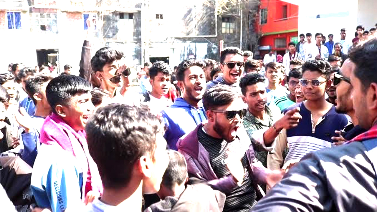 পিরোজপুরে নাগরিক কমিটি ও বৈষম্যবিরোধী শিক্ষার্থীদের মধ্যে হাতাহাতি