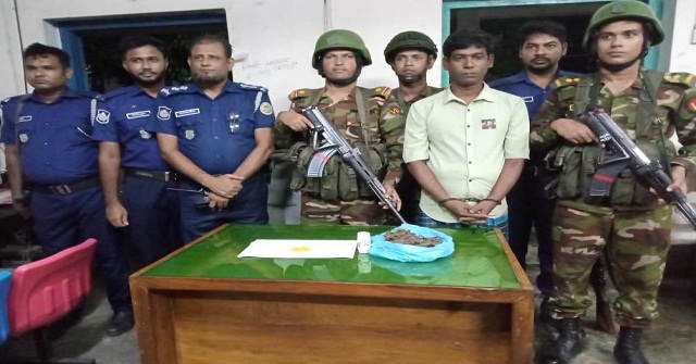 উজিরপুরে গাঁজা ও ইয়াবাসহ মাদক কারবারি গ্রেফতার 