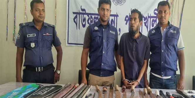 দেশী অস্ত্রসহ ইউপি চেয়ারম্যানের দেহরক্ষী আটক